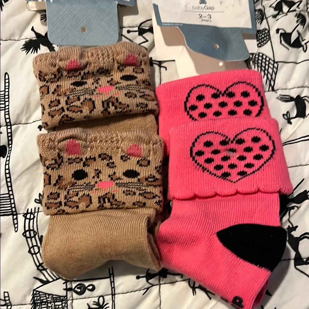 Gap NWT 2 pair size 2-3 years old socks